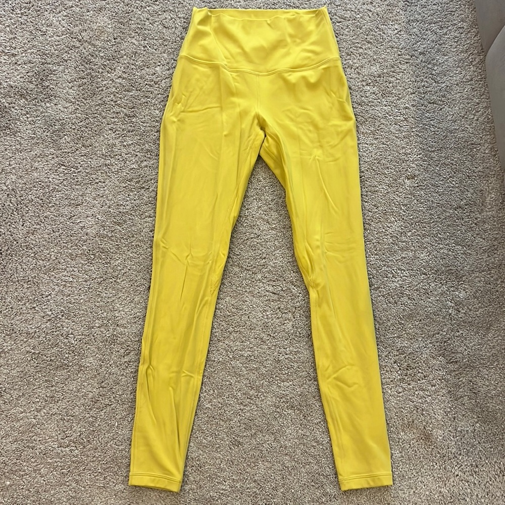 Lululemon size 6 yoga pants